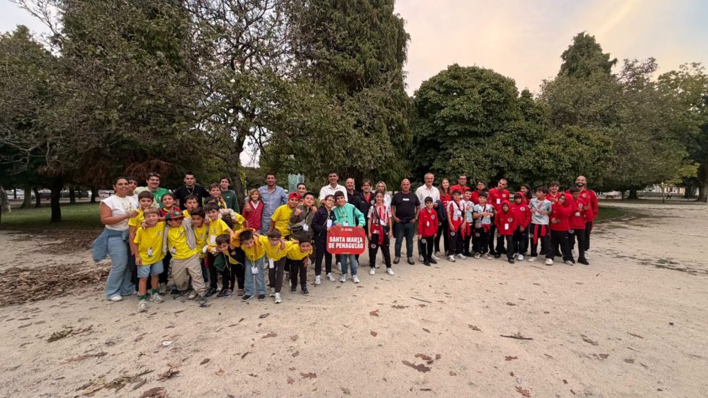  MUNICÍPIO PROPORCIONOU A JOVENS ATLETAS DE SANTA MARTA DE PENAGUIÃO UM DIA COM A SELEÇÃO NACIONAL 